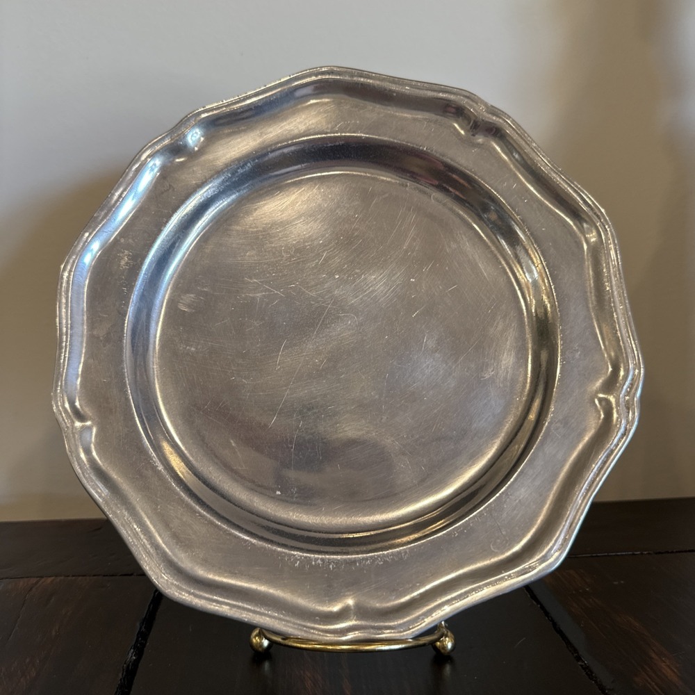 Vintage Wilton 9 Inch Plate Scalloped Edge Preowned